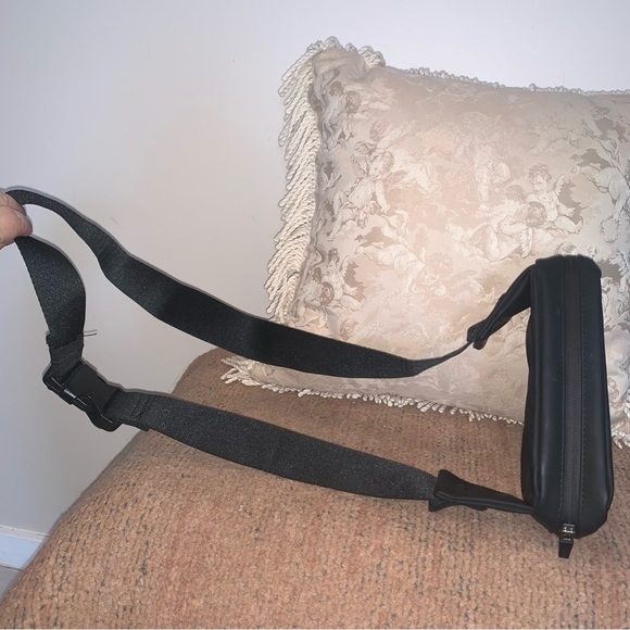 Fear Of God Essentials Sleek Black Belt Bag - Picture 4 of 12